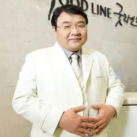 Choi Deokho 医師の公式プロフィール写真