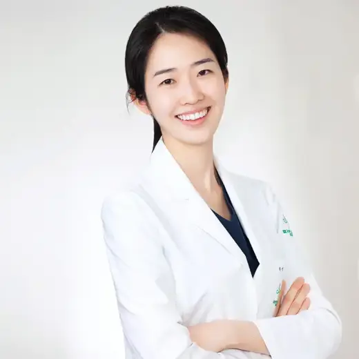 Minji Kang 歯科医師の公式プロフィール写真