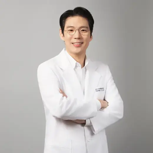 Dong-han Lee 医師の公式プロフィール写真