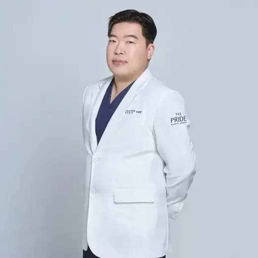 Yi Tae Min 医師の公式プロフィール写真